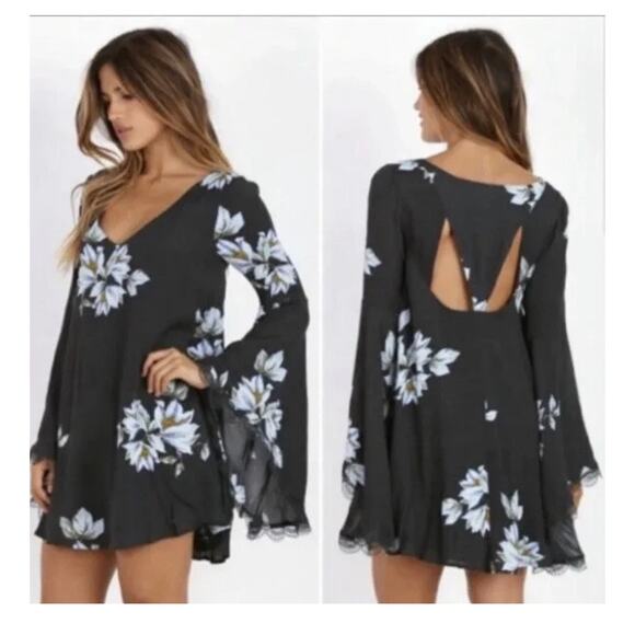 Free People Dresses & Skirts - Free People Wanderer Floral Boho Bell Sleeve Dress Size M